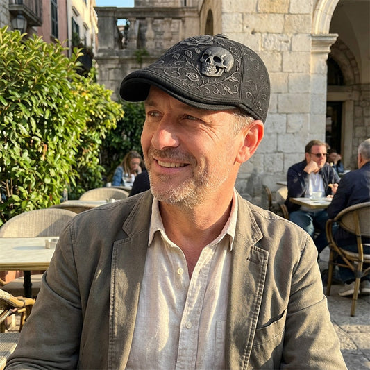 ✨Шапка с плосък връх с мотив череп и тръни